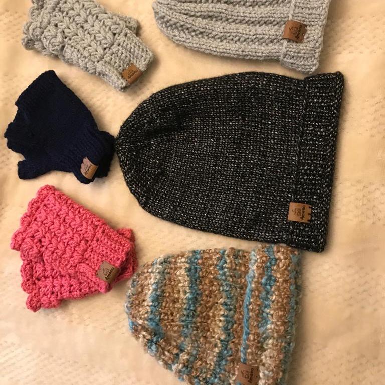 etiquetas de gorro y guantes tejidos